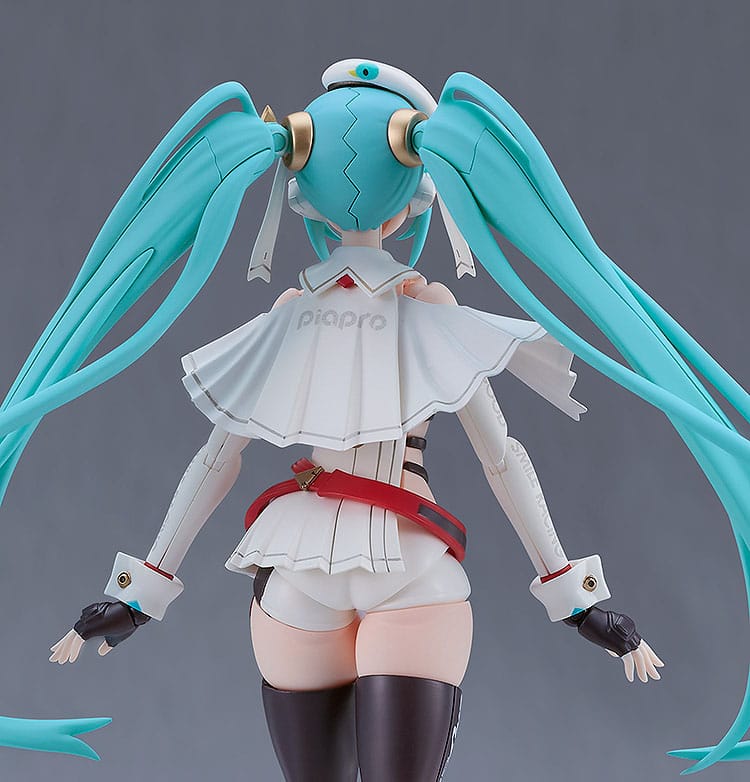 Hatsune Miku GT Project Plamatea Plastic Model Kit Racing Miku: 2023 Ver. 15 cm Figmas Yokina