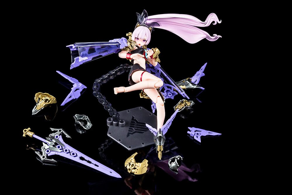Megami Device Plastic Model Kit 1/1 Buster Doll Paladin Darkness Claw 17 cm Figmas Yokina