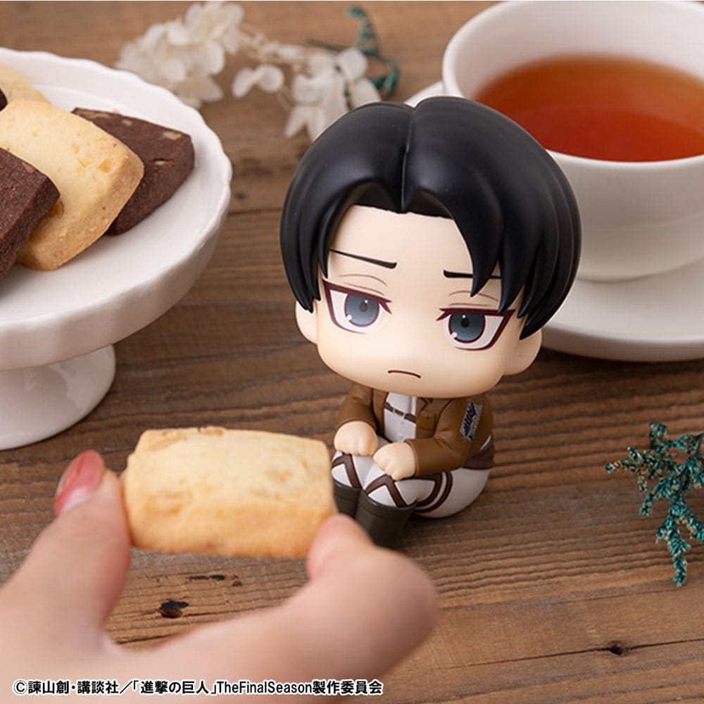 Attack on Titan Look Up PVC Statue Levi 11 cm Minifiguren Yokina
