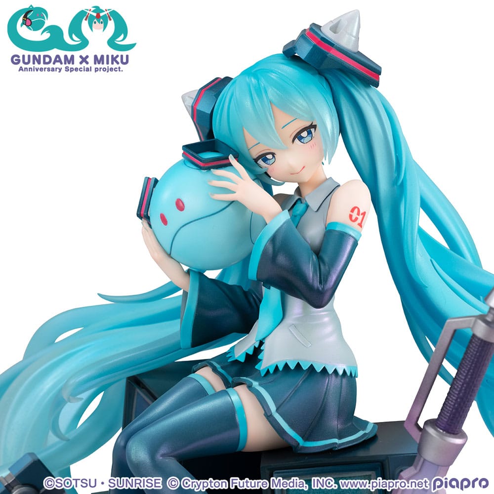 Mobile Suit Gundam x Hatsune Miku Lucrea PVC Statue Hatsune Miku x OO Gundam 45th Anniversary 17 cm Prizefiguren Yokina