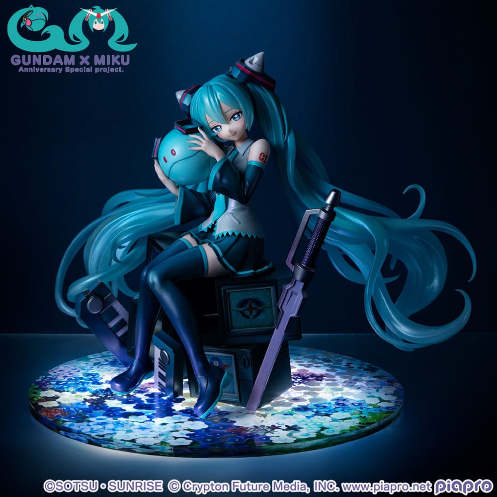 Mobile Suit Gundam x Hatsune Miku Lucrea PVC Statue Hatsune Miku x OO Gundam 45th Anniversary 17 cm Prizefiguren Yokina